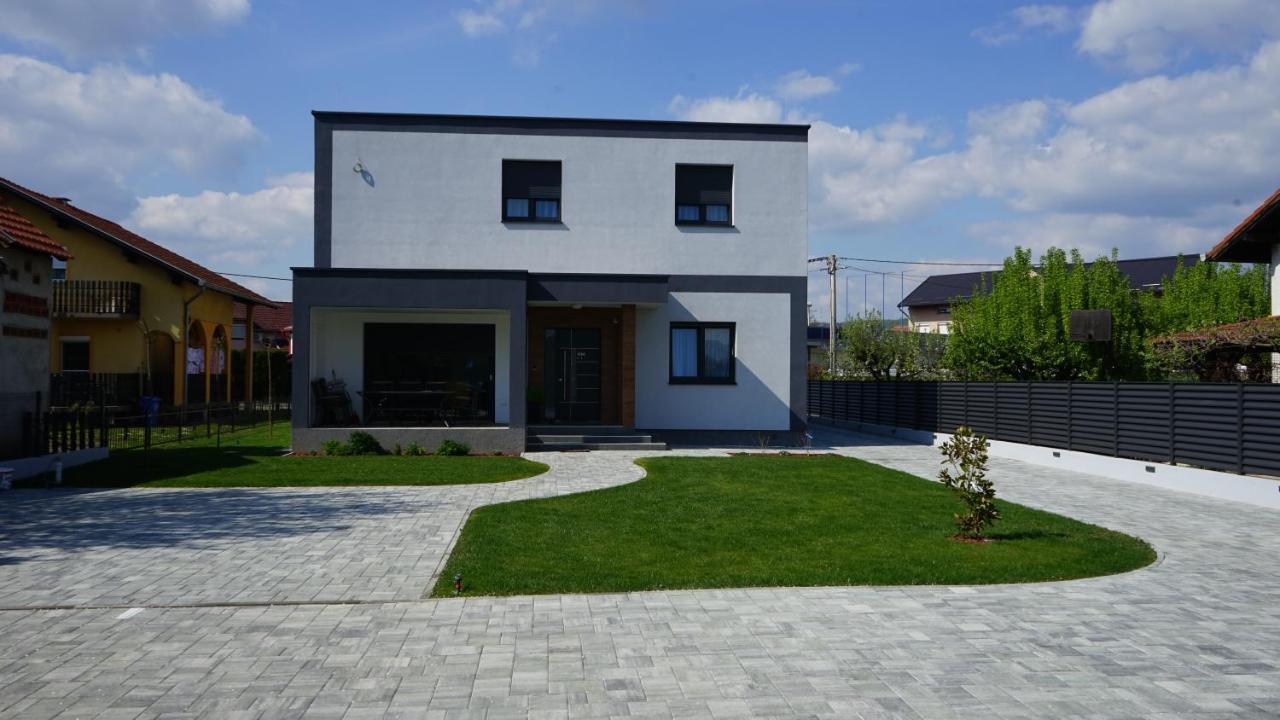 Rooms Slavonski Brod Esterno foto
