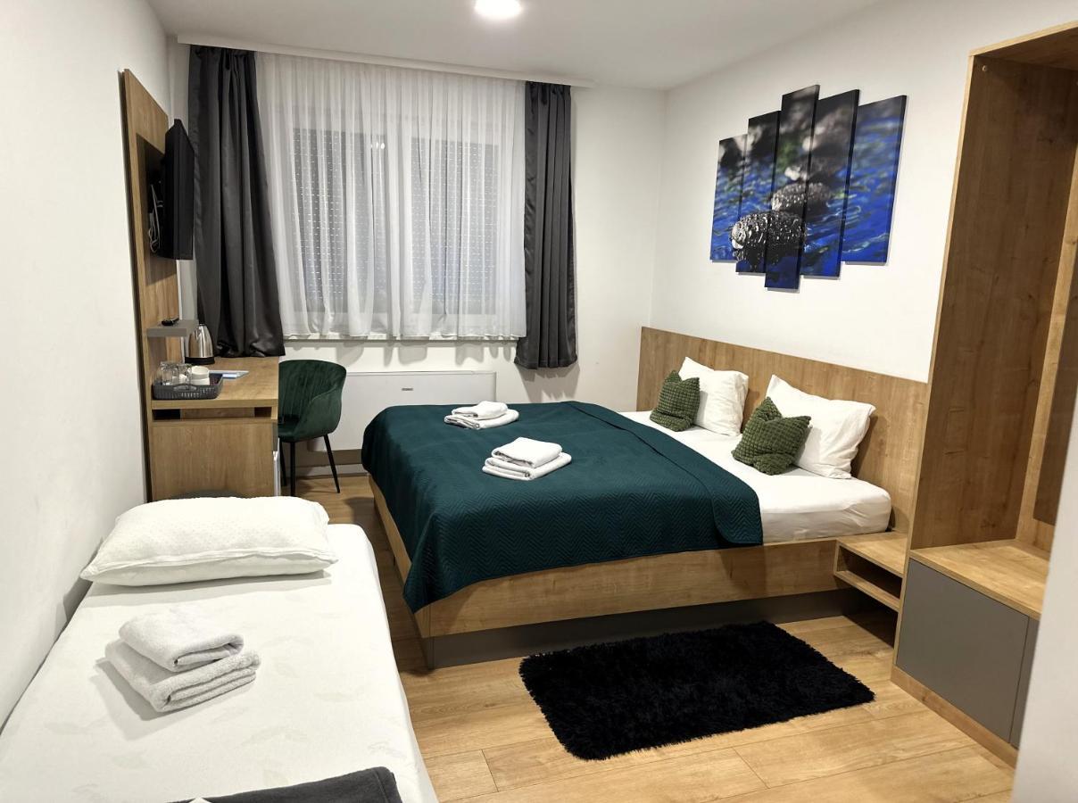 Rooms Slavonski Brod Esterno foto