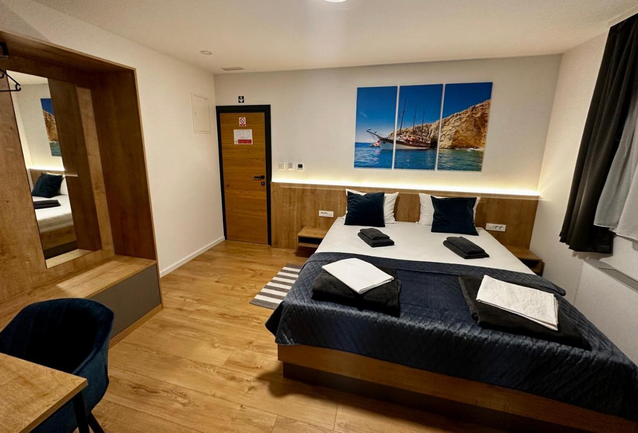 Rooms Slavonski Brod Esterno foto