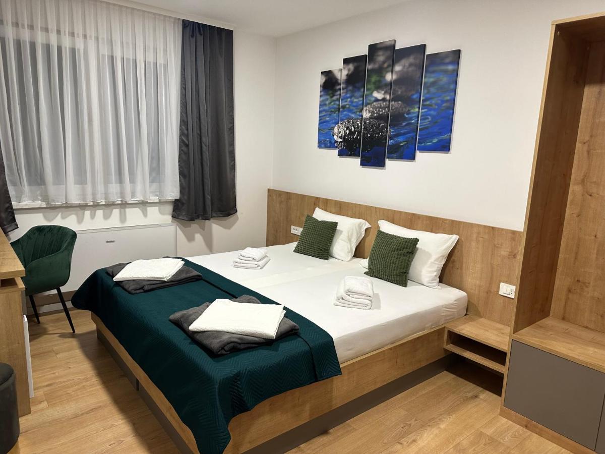 Rooms Slavonski Brod Esterno foto