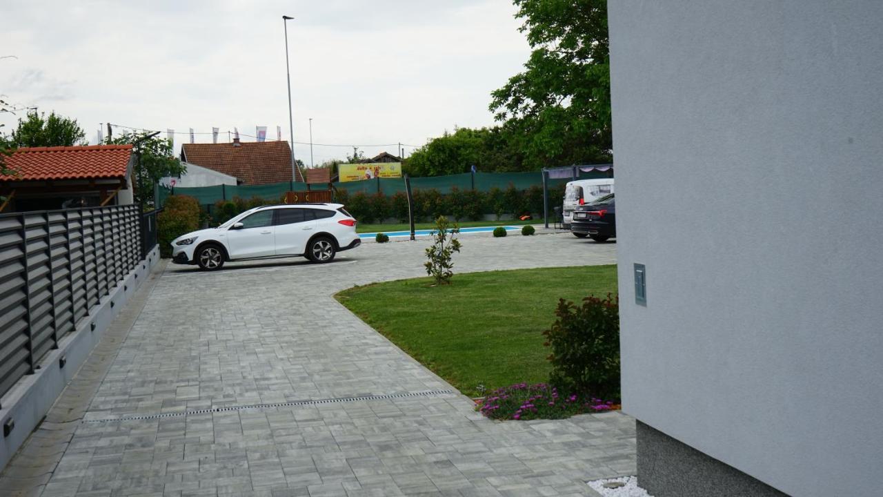 Rooms Slavonski Brod Esterno foto