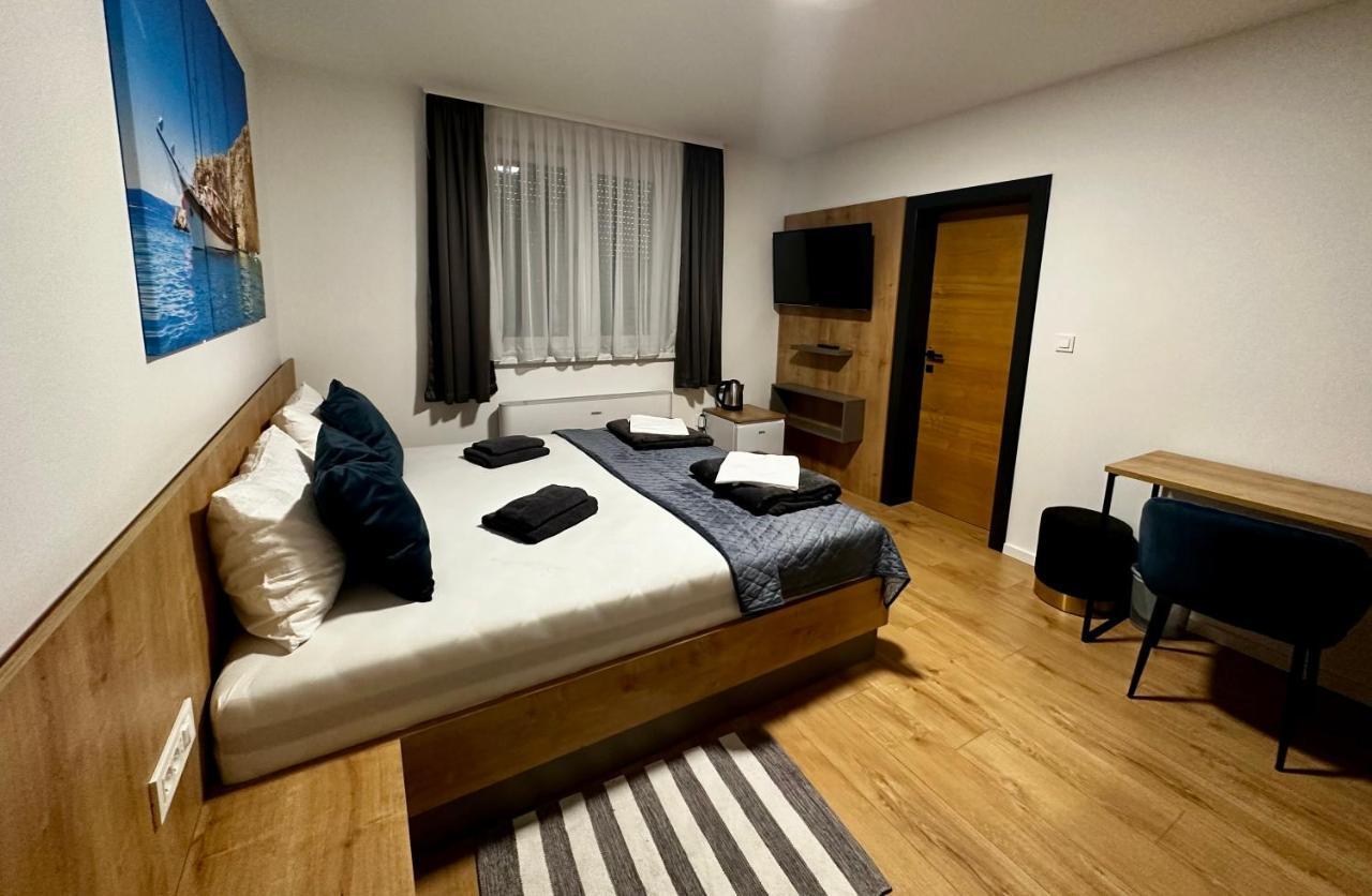 Rooms Slavonski Brod Esterno foto